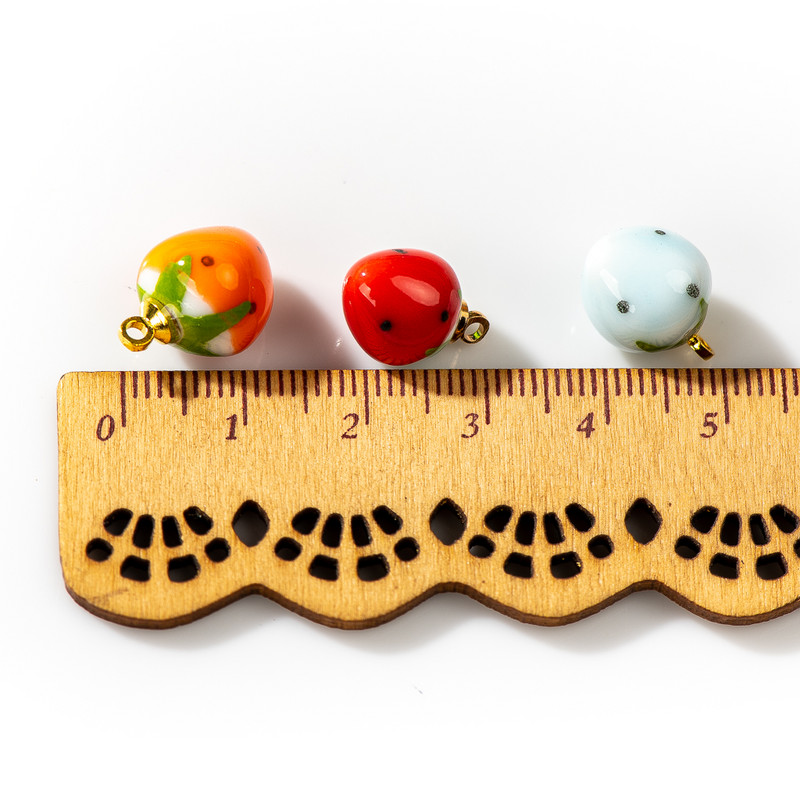 5db Kézzel készített kis eper kerámia medál Retro stílusú ékszer Gyümölcsgyöngyök ékszer alkatrész Nyaklánchoz #XN604