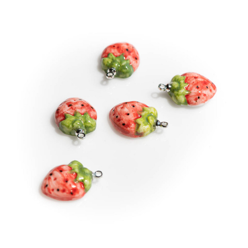 15#5tk Käsitsi valmistatud maasikakeraamilised helmed Retrostiilis ehted, puuviljaripatsiga ehete osa kaelakee jaoks #XN114