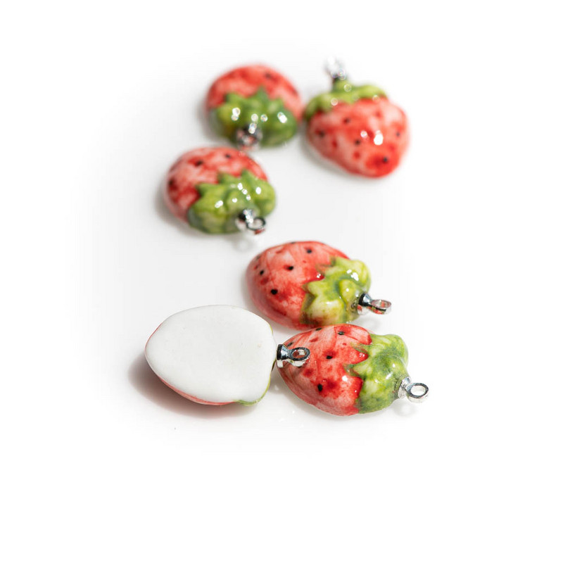 15#5tk Käsitsi valmistatud maasikakeraamilised helmed Retrostiilis ehted, puuviljaripatsiga ehete osa kaelakee jaoks #XN114