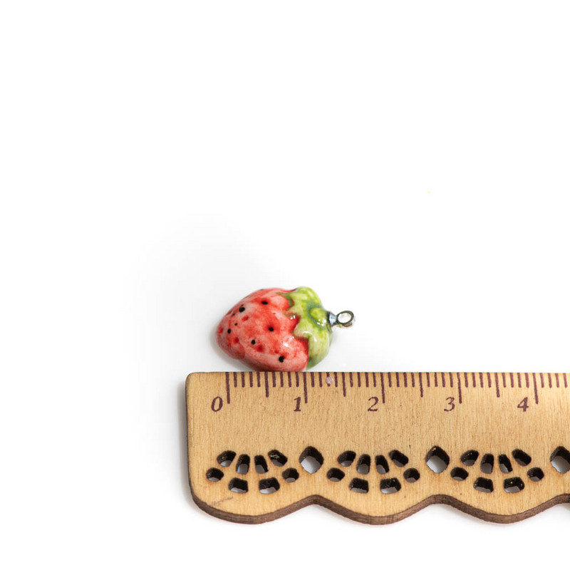 15#5tk Käsitsi valmistatud maasikakeraamilised helmed Retrostiilis ehted, puuviljaripatsiga ehete osa kaelakee jaoks #XN114