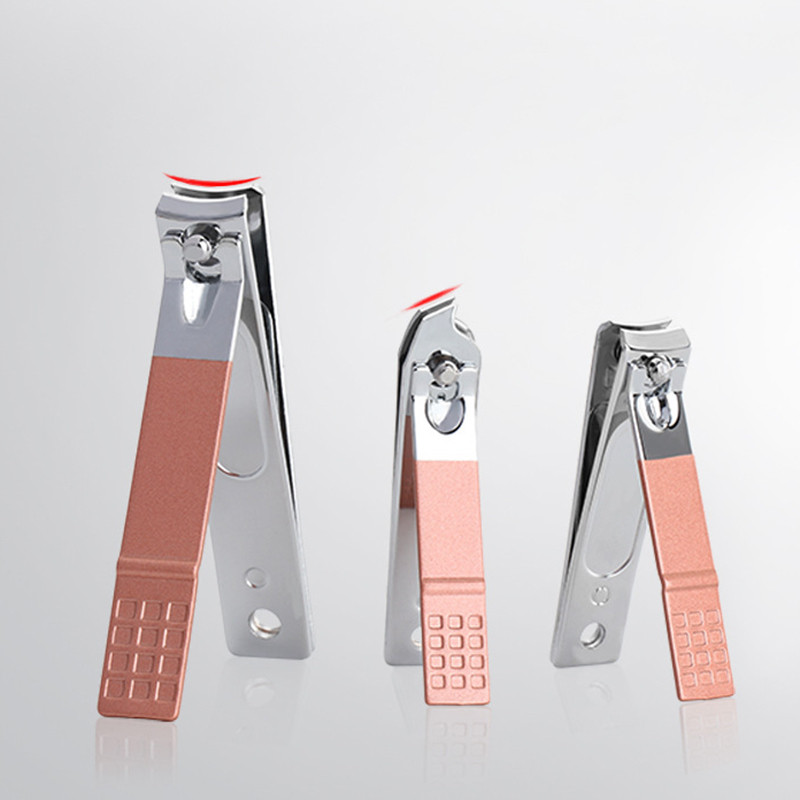 18 ks manikúrnych sád, pilníkov na nechty na pedikúru, koženého puzdra, klieštikov na nechty z nehrdzavejúcej ocele, nožníc na nechtovú kožičku, sady nožov na pedikúru