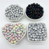 50 tk / partii 8 mm ümmarguse ristmustriga akrüülist vahedega helmed ehete valmistamiseks DIY käsitsi valmistatud võlukäevõru