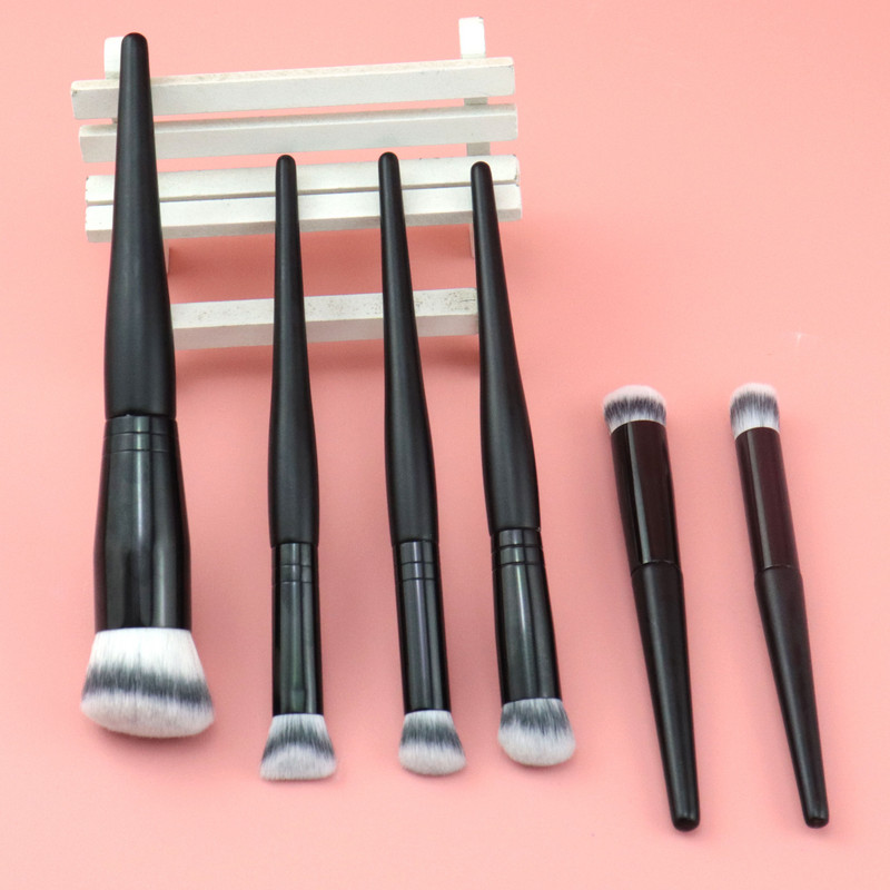 New Arrival Single Foundation Brush BB Bream Apply Tools Pehmed sünteetilised juuksed, must peitekreemipintsel