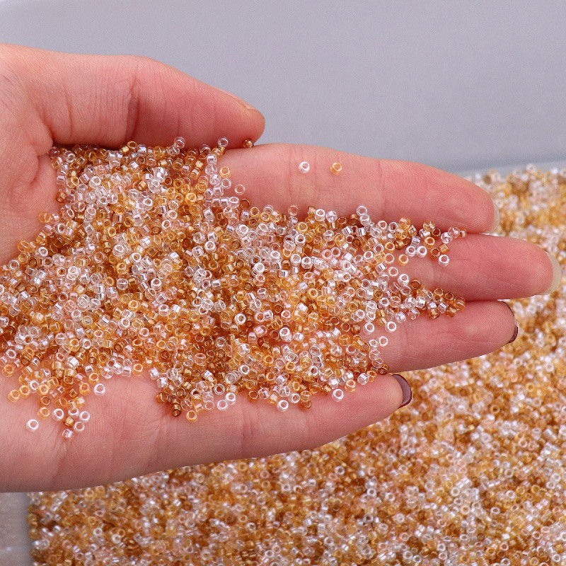iTube 2mm-es kézzel készített gyöngyök egységes átlátszó fényű üveg maggyöngyök barkácsoláshoz, kézműves karkötő ékszerkészítési kiegészítőkhöz 720 db