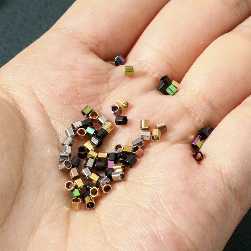 304 χάντρες από ανοξείδωτο ατσάλι Πολύχρωμες εξάγωνες χάντρες διαχωριστικού πρίσματος για DIY κοσμήματα κατασκευής κολιέ Βραχιόλια Μεταλλικές χάντρες, 10 τμχ