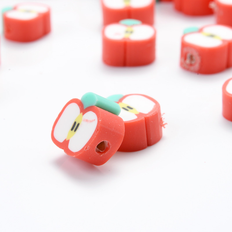 30 vnt. raudono obuolio formos molio tarpiklio karoliukai 10 mm žavūs vaisių polimeriniai moliniai karoliukai, skirti rankų darbo papuošalams gaminti „pasidaryk pats“ apyrankių priedai