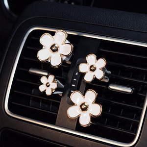 4 tk / komplekt lilleline auto õhuava värskendaja parfüümi klamber auto hajuti kliimaseadme klamber auto sisekujundus kingitus tüdrukule