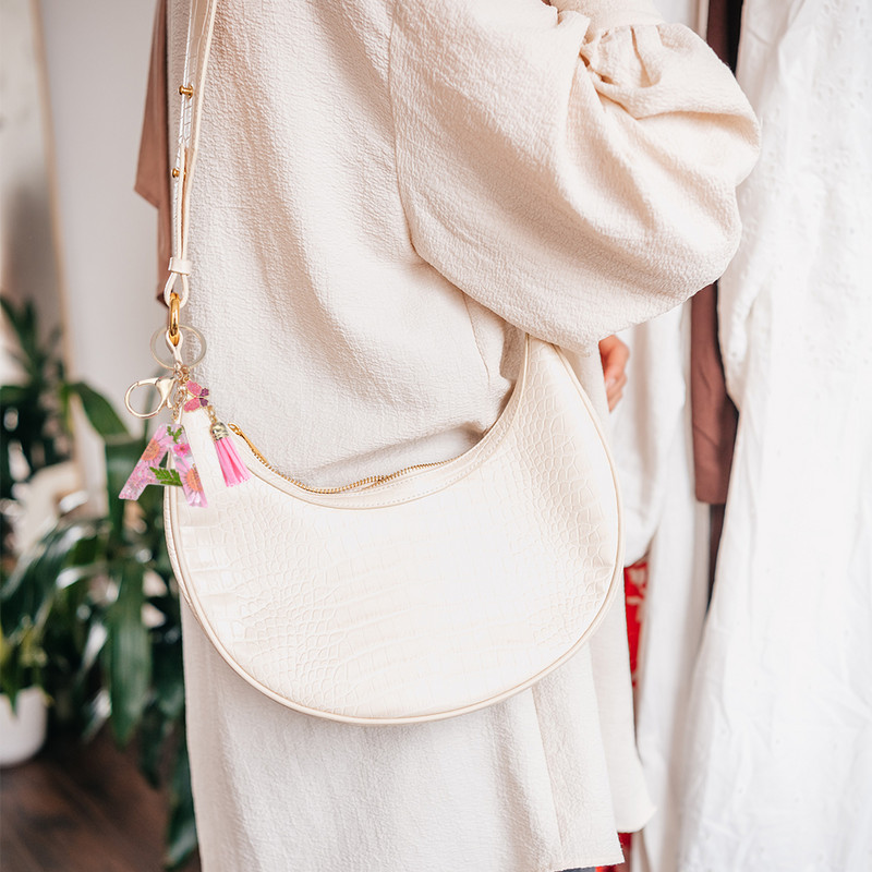 Μπρελόκ AZ Dried Flowers Initials με κρεμαστό μπρελόκ με φούντα πεταλούδας για γυναικείες τσάντες στολίδια Μπρελόκ αυτοκινήτου Αναμνηστικά δώρα