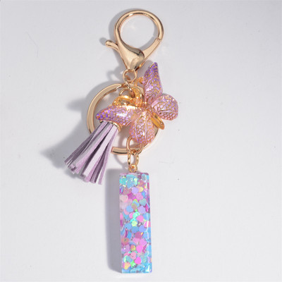 Μπρελόκ με αρχικό γράμμα για γυναίκες Φούντα πεταλούδα μωβ Χαριτωμένο μπρελόκ αυτοκινήτου για γυναικεία κοριτσίστικα πορτοφόλια στολίδια σακίδιο πλάτης