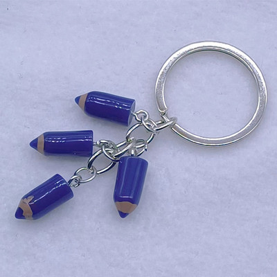 Uus värvipliiatsiga võtmehoidja Õpilasest õpetajast maalija pross ja mõned kingitused neile, kes kunstiga kokku puutuvad