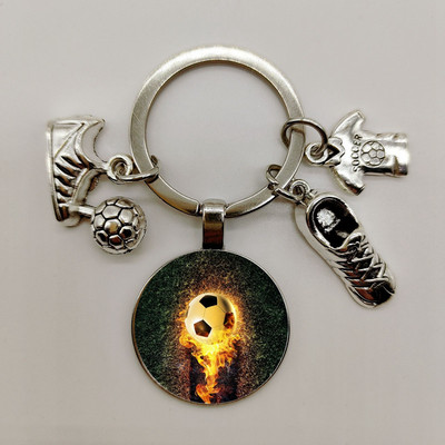 Naujos mados vyriškas metalinis raktų pakabukas Madingas futbolo raktų pakabukas Futbolo batai Futbolas Automobilis Dovana Vakarėlis Raktų pakabukas Papuošalai