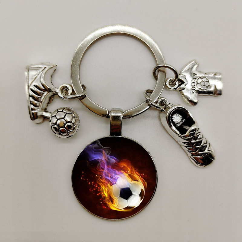 Naujos mados vyriškas metalinis raktų pakabukas Madingas futbolo raktų pakabukas Futbolo batai Futbolas Automobilis Dovana Vakarėlis Raktų pakabukas Papuošalai