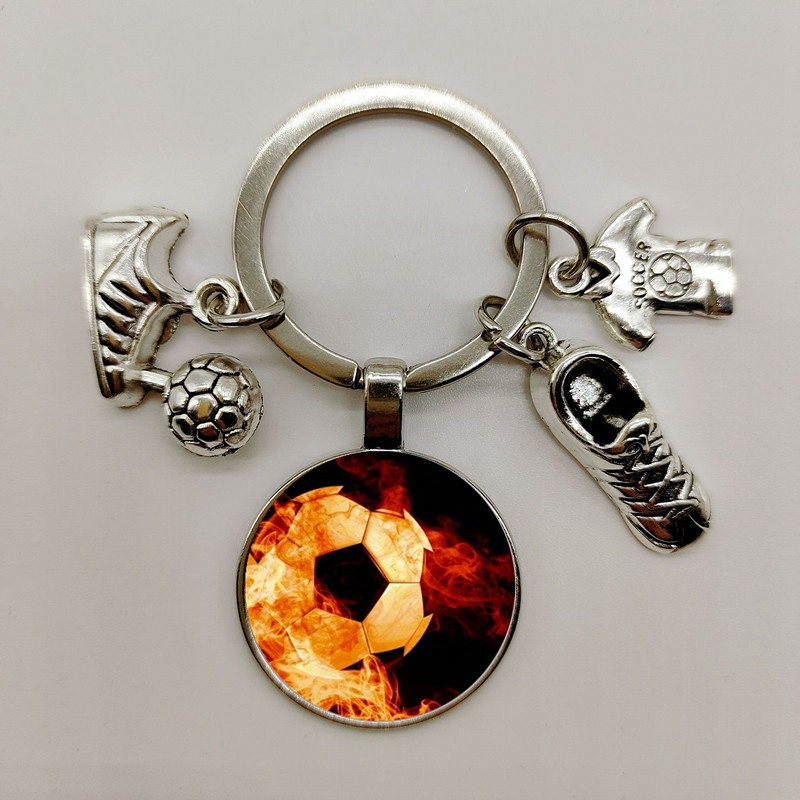 Naujos mados vyriškas metalinis raktų pakabukas Madingas futbolo raktų pakabukas Futbolo batai Futbolas Automobilis Dovana Vakarėlis Raktų pakabukas Papuošalai