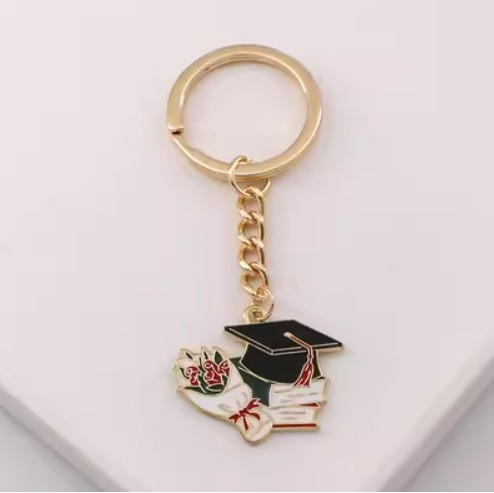 2023. aasta koolilõpukleidi müts Võtmehoidja sõrmus Üliõpilastele Naiste Ehted Isikupärastatud aksessuaarid Moodripatsid Kingitused igavesti