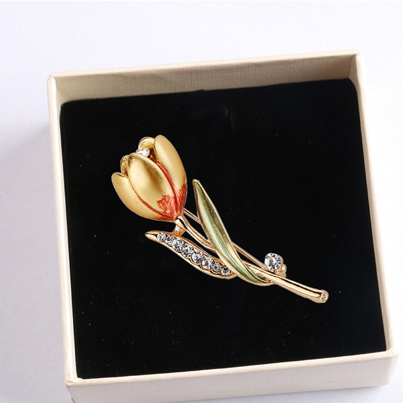 Kalnų krištolinio akmens sagės su raudonomis rožėmis gėlėmis moterims Elegantiškos tulpių gėlių puokštės, lankstų atvartų segtukai Vestuvių vakarėlio ženklelio papuošalai