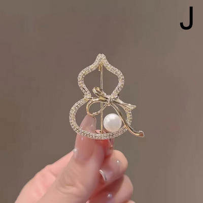 Брошки с перли и кристали за жени Модна игла Брошка Аксесоари за дрехи Роза Пеперуда Метални игли Бижута Сватбени подаръци