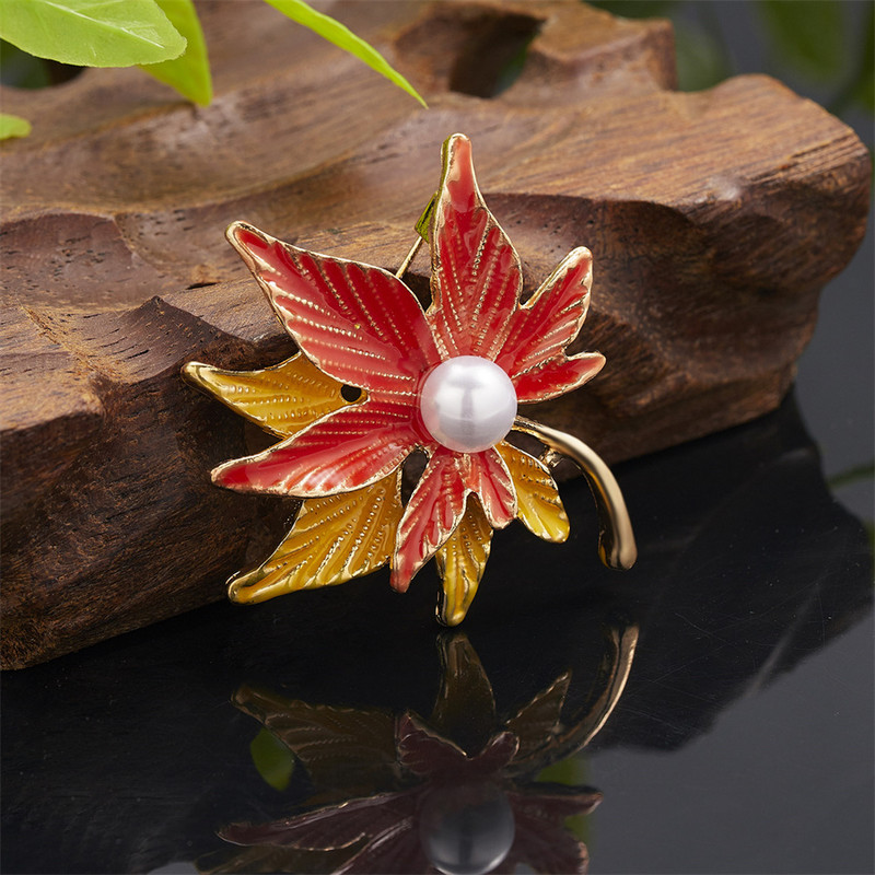 Rinhoo Vintage Ζωγραφική με σμάλτο καρφίτσες με φύλλα σφενδάμου Καρφίτσες για γυναίκες κορίτσια Εξαιρετικά κοσμήματα μόδας με φύλλα σφενδάμου από στρας