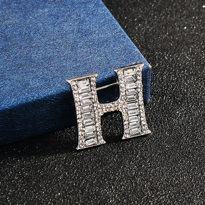 Novi inicijali A do Z 26 slova Igla Srebrna boja Kristalna engleska abeceda Muško odijelo Bedž Broš na rever Žene Muškarci Nakit za zabave