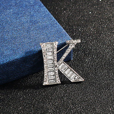 Novi inicijali A do Z 26 slova Igla Srebrna boja Kristalna engleska abeceda Muško odijelo Bedž Broš na rever Žene Muškarci Nakit za zabave
