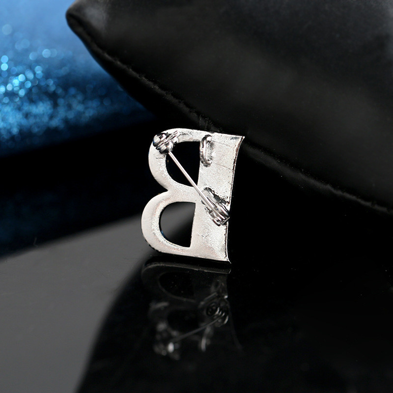 Novi inicijali A do Z 26 slova Igla Srebrna boja Kristalna engleska abeceda Muško odijelo Bedž Broš na rever Žene Muškarci Nakit za zabave