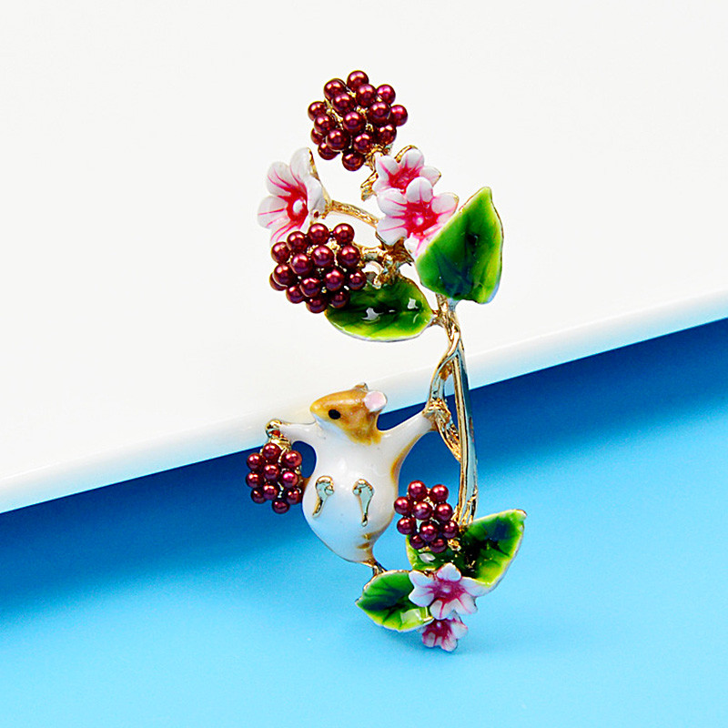 Uued Orava vaarikad prossid naistele Naljakad armsad loomakesed metallist nõelaga lillelised salliklambrid Aksessuaarid riided kingitus