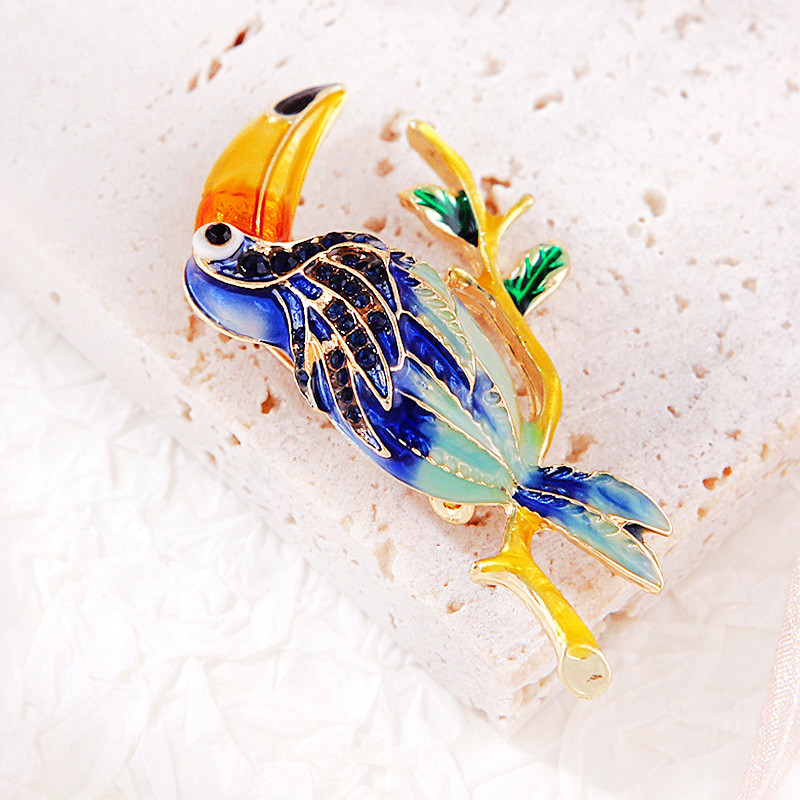 Naujos papūgos paukščių sagės moterims vintažinio emalio smeigtukas Didelis paukščių kalnų krištolo sagės gyvūno ženklelio korsažo priedai