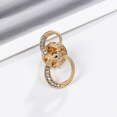 Uued Rhinestone`i kristallist prossid kullavärvi 26 inglise kirjaga revääridega särk Kleit rinnamärk Moeehted naistele Aksessuaarid