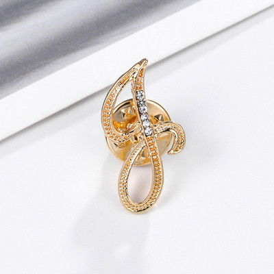 Uued Rhinestone`i kristallist prossid kullavärvi 26 inglise kirjaga revääridega särk Kleit rinnamärk Moeehted naistele Aksessuaarid