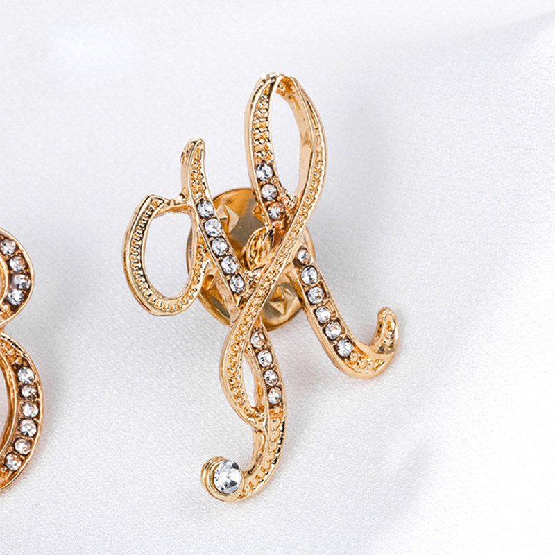 Uued Rhinestone`i kristallist prossid kullavärvi 26 inglise kirjaga revääridega särk Kleit rinnamärk Moeehted naistele Aksessuaarid