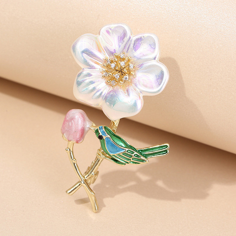 Novi prirodni broševi u obliku cvijeta šljive Igle za žene Vintage biserni cvijet igle za revere Značka sa vještačkim dijamantom Kaput Vjenčani nakit Pokloni