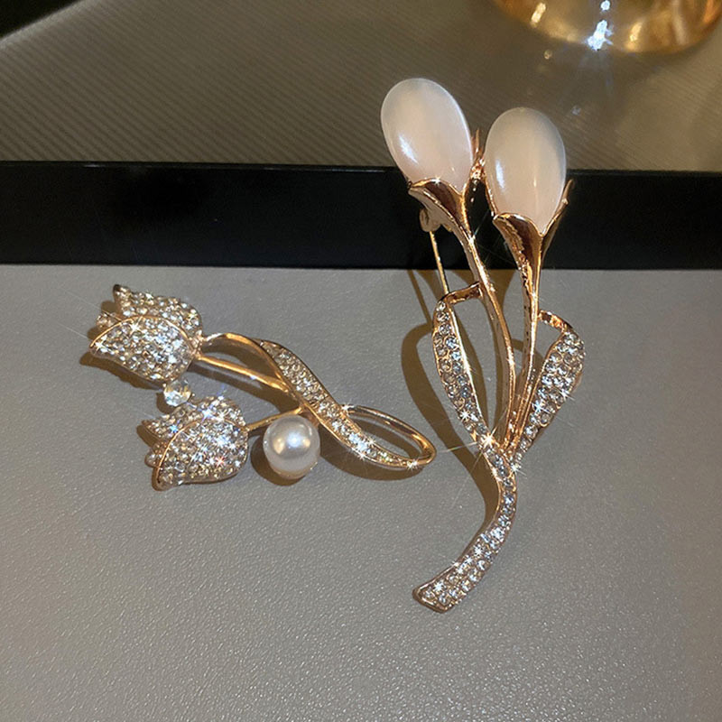 Kalnų krištolinė sagė su tulpėmis gėlėmis Moterims Perlų gėlių augalų kostiumo segtukai Madingi drabužiai Vestuviniai papuošalai Aksesuarai Aukšta kokybė