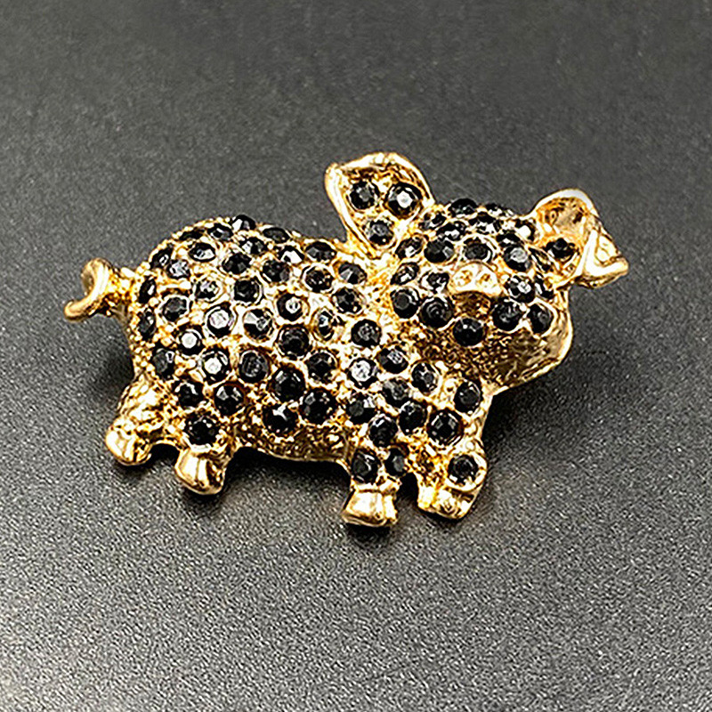 2023 m. naujos kiaulės gyvūnų sagės moterims Kalnų krištolas, mielos segės Blizgančios krištolinės sagės Korsažas mergaičių suknelės papuošalai