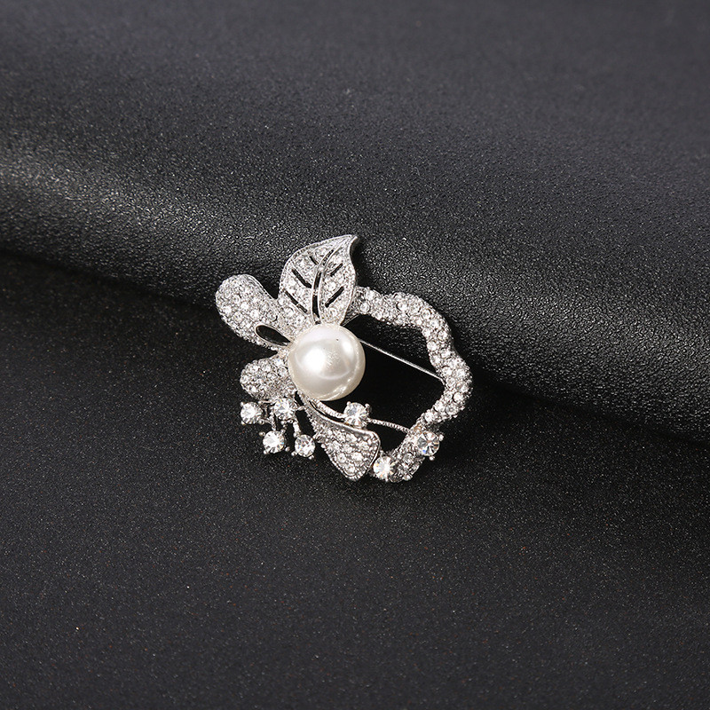 Jaunas saldūdens pērļu kalnu strēles piespraudes piespraudes dobi ziedu lapu piespraudes rotaslietas apkakles piespraudes Sieviešu šalles apģērbu aksesuāri