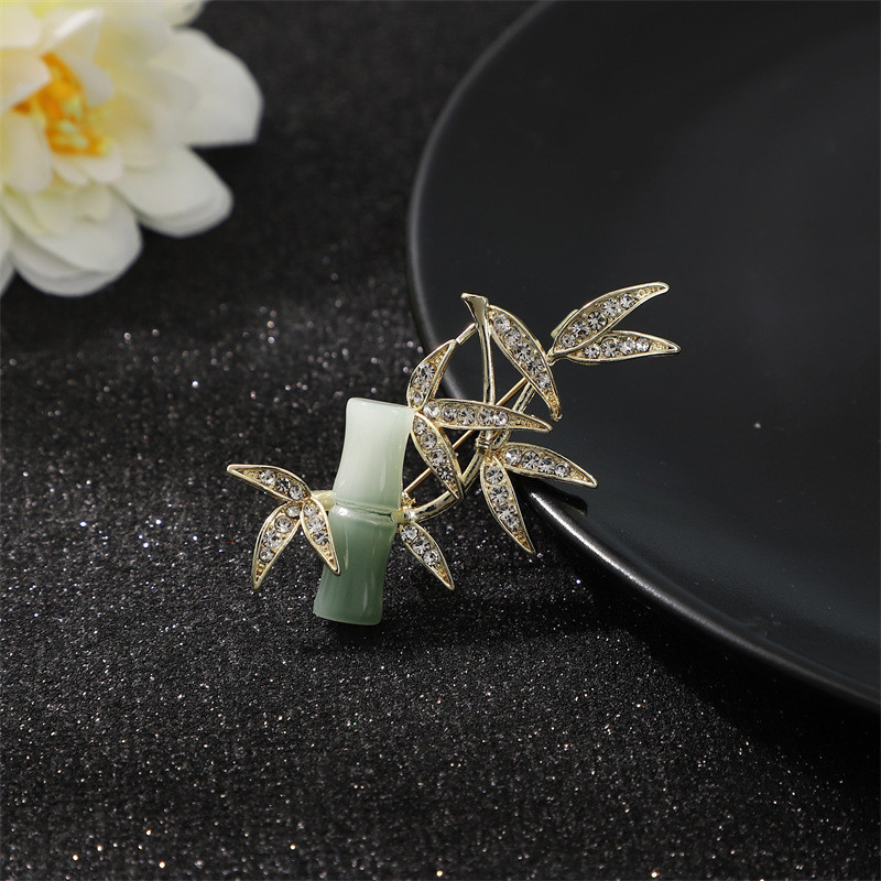Novi broš od lišća bambusa Kineski stil Cirkon emajl Broševi od zelenog biljnog cvijeta Metalne igle Odjevni korzaž Dodaci