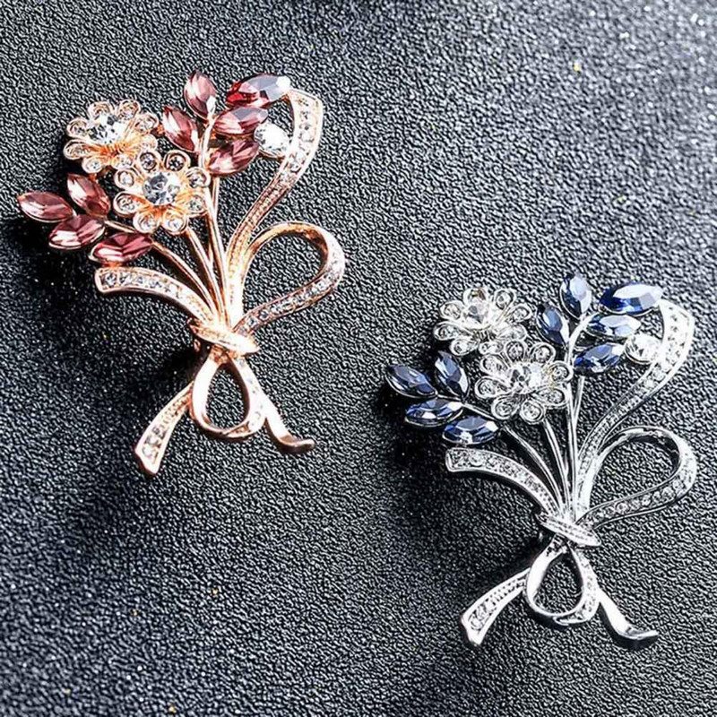 Rhinestone`i disainiga lillekujuline moodne sulamist pross naiste nööpnõel kimpude jaoks