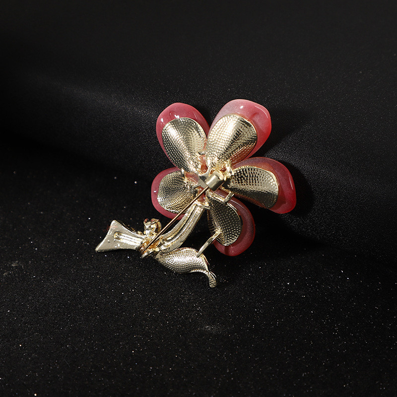 Uus kristallkivist pärlitest lilleprossid, nööpnõelad, elegantsed naiste, tüdrukute pross, mantel, kleit, ülikond, korsa, riided, aksessuaarid