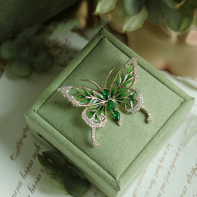 Elegantne naiste klassikaline emailiga liblikas kristallprossid Märgid Vintage keskmise disainiga naiste pulmapidude kleidi nööpnõelad Aksessuaarid