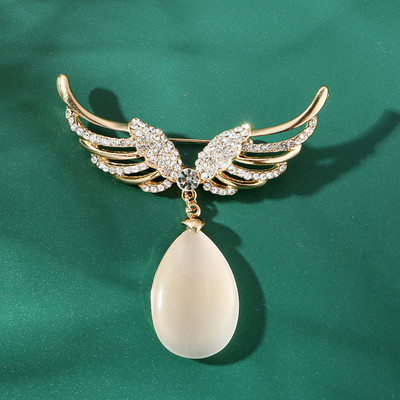 Elegantne naiste klassikaline emailiga liblikas kristallprossid Märgid Vintage keskmise disainiga naiste pulmapidude kleidi nööpnõelad Aksessuaarid