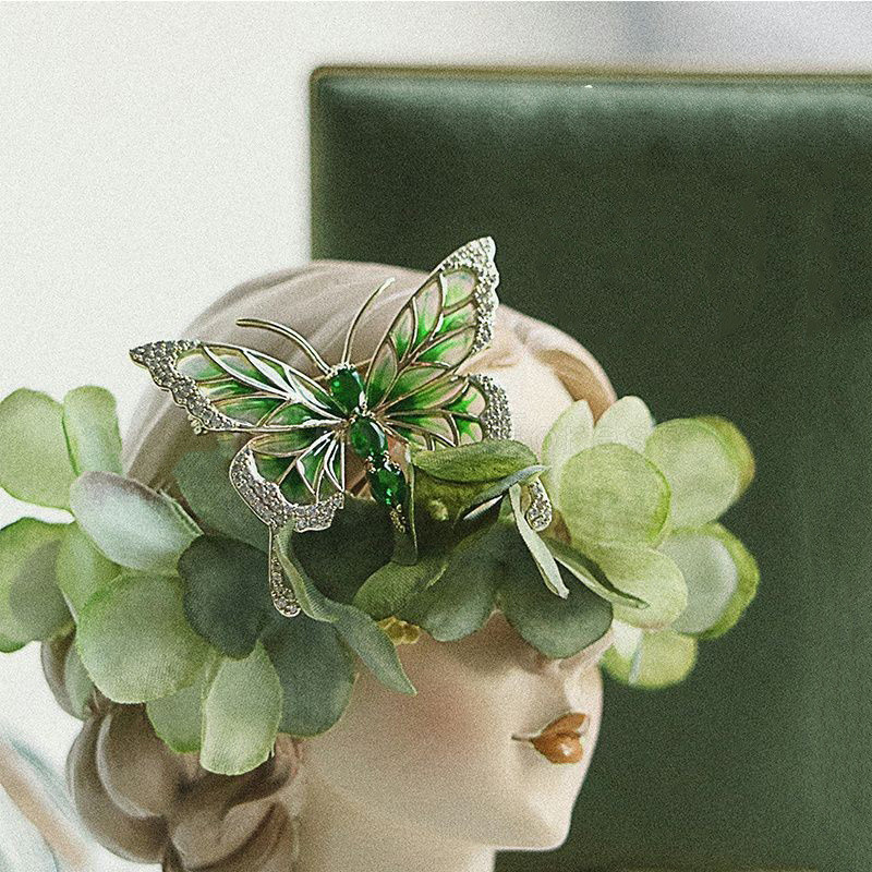 Elegantne naiste klassikaline emailiga liblikas kristallprossid Märgid Vintage keskmise disainiga naiste pulmapidude kleidi nööpnõelad Aksessuaarid