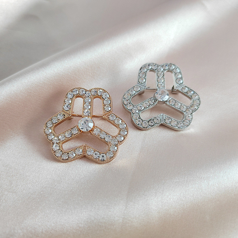 Kuumalt müüdavad prossid naistele kullavärvi hõbedase värviga tsirkoonist pross riidenõelad tarvikud kaunite ehete hulgimüük naistele kingitus