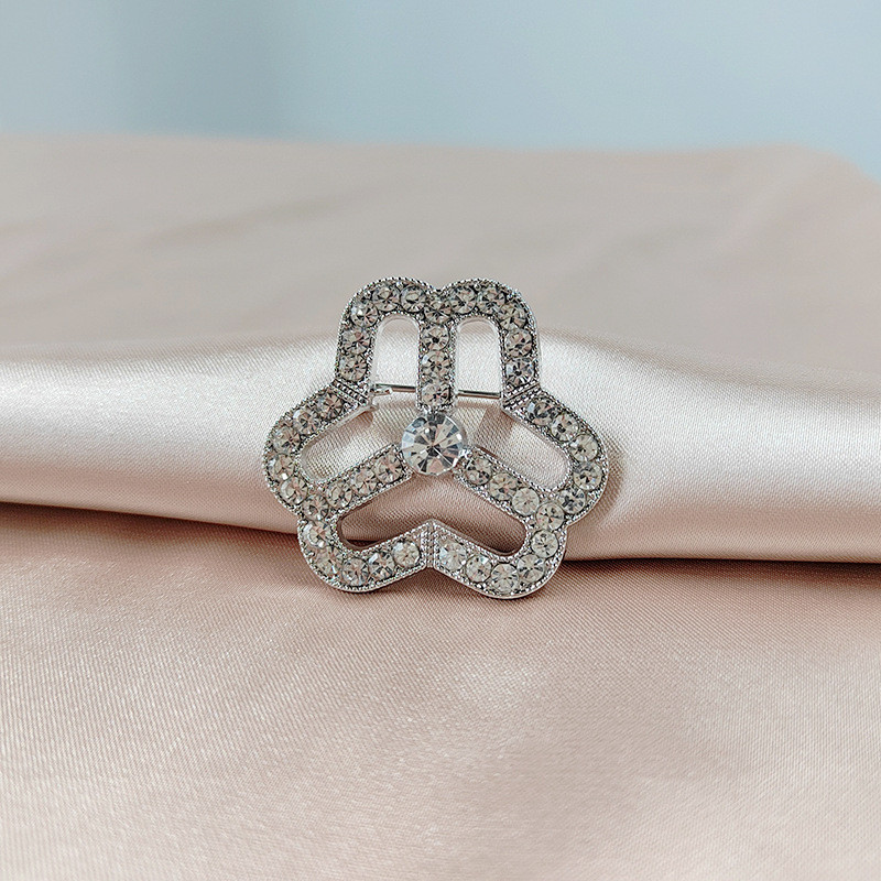 Kuumalt müüdavad prossid naistele kullavärvi hõbedase värviga tsirkoonist pross riidenõelad tarvikud kaunite ehete hulgimüük naistele kingitus