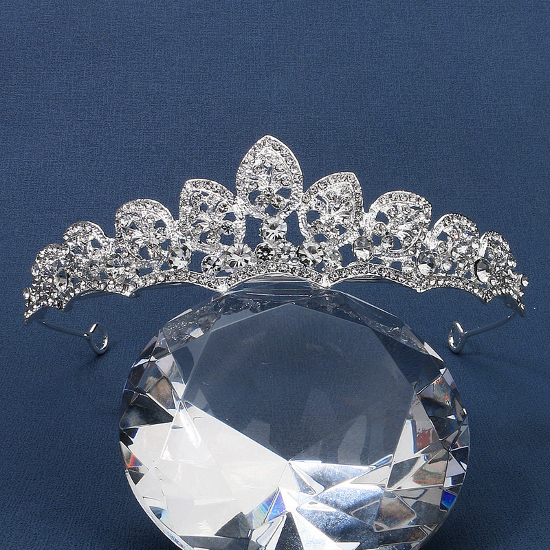 Printsessi tiaarade pulmajuukse aksessuaarid hõbedase värvi kivikrooniga kuninganna peo diadem pruudi peaees Juukseehted peakatted