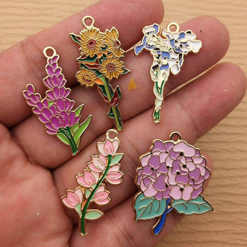 10 ks kvetinových príveskov na výrobu šperkov, smaltovaný náhrdelník, prívesok na kľúče, telefón, remeselné potreby, kovové DIY doplnky, pozlátené