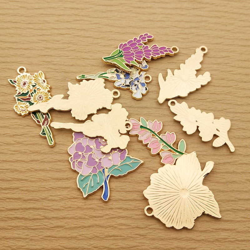 10 ks kvetinových príveskov na výrobu šperkov, smaltovaný náhrdelník, prívesok na kľúče, telefón, remeselné potreby, kovové DIY doplnky, pozlátené