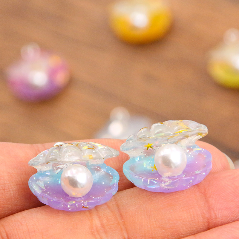 10 tk 22 * 22 mm armsad värvilised plaaditud pärlkarbid, lamedad tagaküljed vaigust kabošonid.