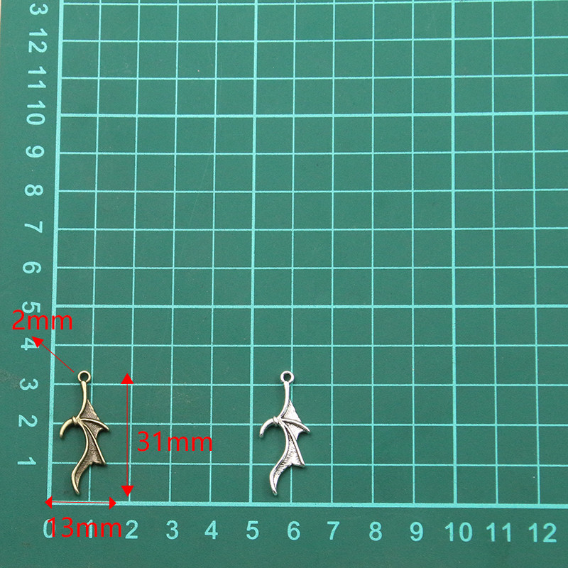 30 tk 13 * 31 mm 2 värvi hulgimüük nahkhiire amuletid Loomade ripatsid Käsitsi valmistatud kaunistus vanaaegne isetegemise ehete leidmine