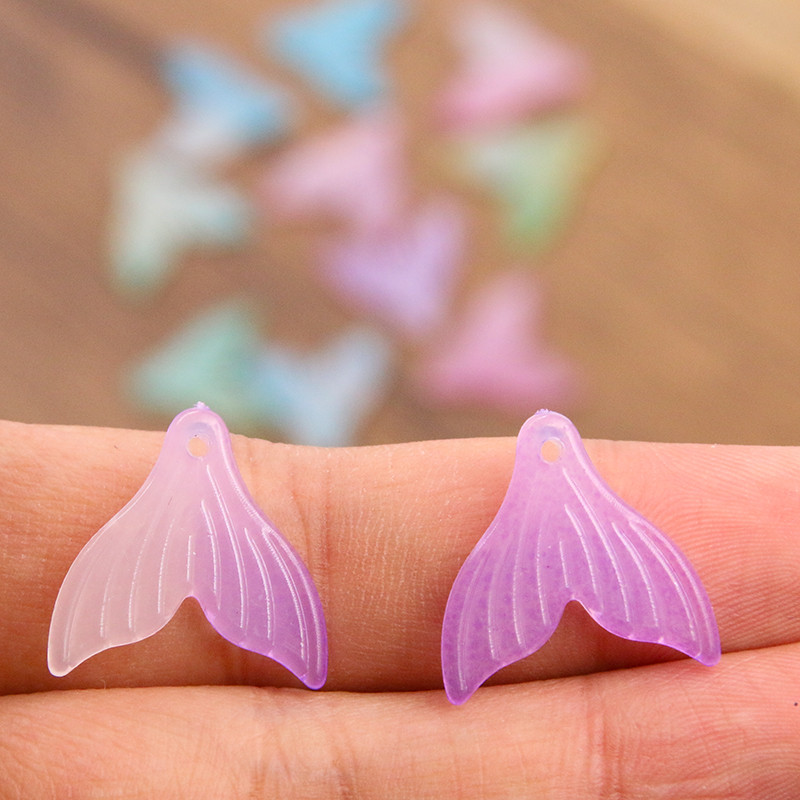 20tk 20*20mm 4värviline gradient kalasaba vaigust kõrvarõngas võlusid isetegemise leiud 3D telefoni võtmehoidja käevõrud ripats ehete valmistamiseks