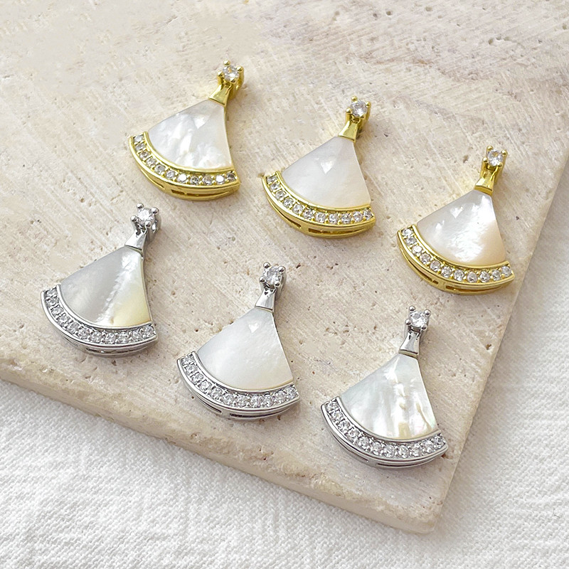 1kom Bakrena pozlaćena lepeza s cirkonijem Mali bijeli Fritilla privjesak Mala lepeza Diy Ručno izrađeni nakit Narukvica Ogrlica Privjesci