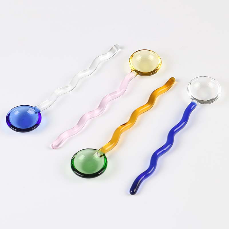 UBBT kõrge boorsilikaatklaasist lusikaga värviline kohvisegamisvarras loominguline jäätise magustoidu moosikulp kodurestorani kohvikusse