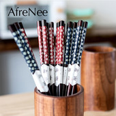 2/5 paari Cherry Blossom Chopsticks naturaalsest puidust korduvkasutatavad mustad Jaapani sushi pulgad Hiina toidu jaoks